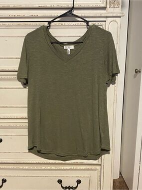 Jessica Simpson Olive Green V-Neck Short Sleeve Tee